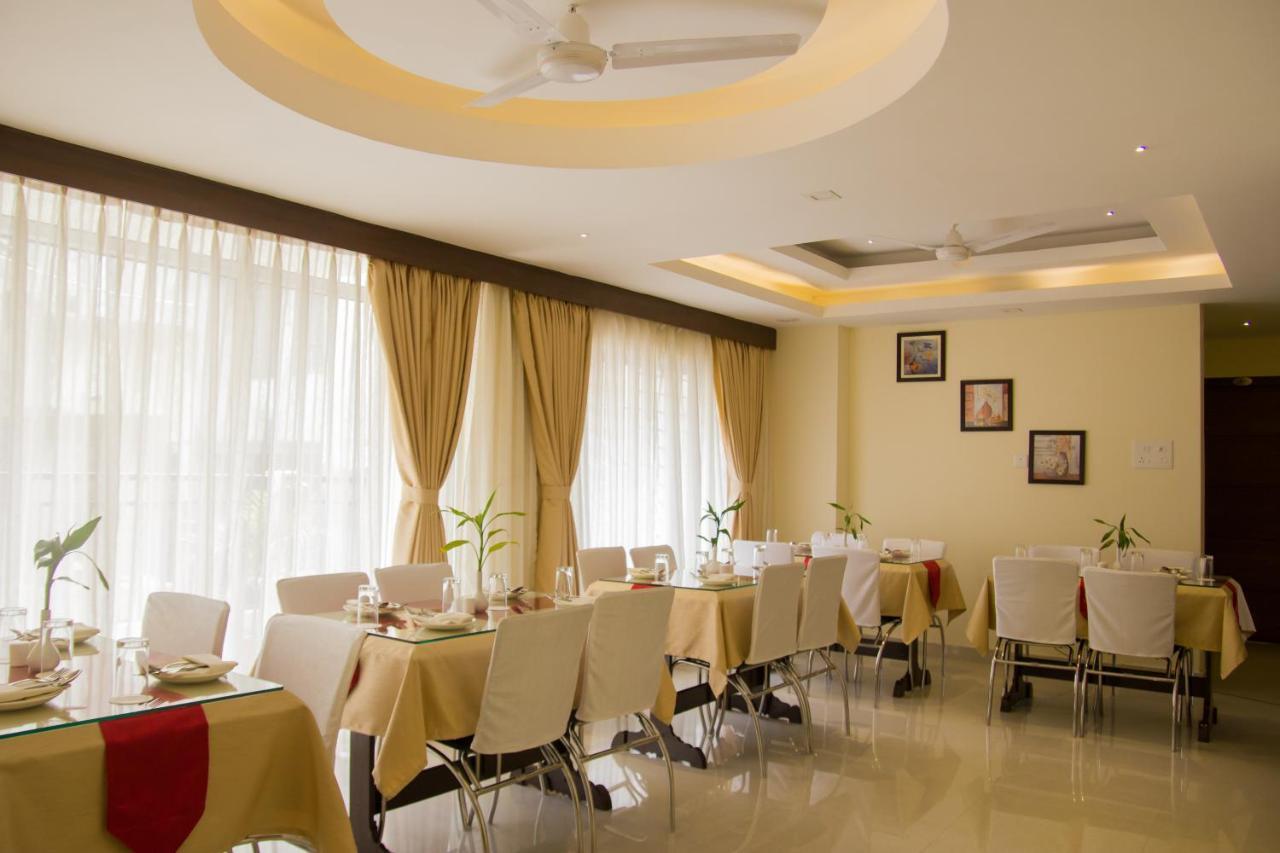Hotel Park Riviera Guwahati Exterior foto