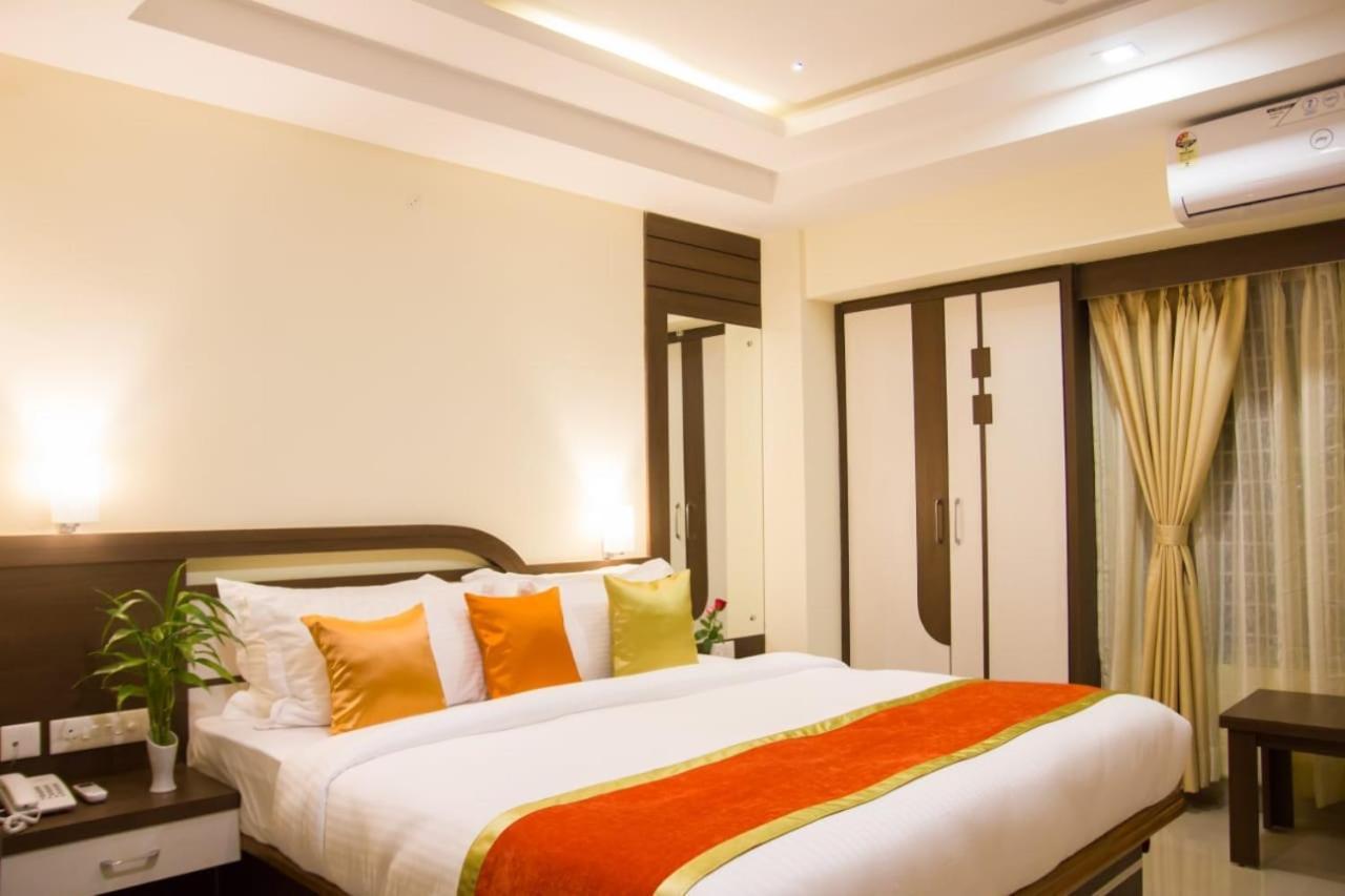 Hotel Park Riviera Guwahati Exterior foto
