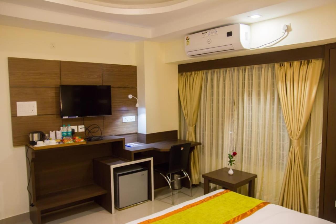 Hotel Park Riviera Guwahati Exterior foto